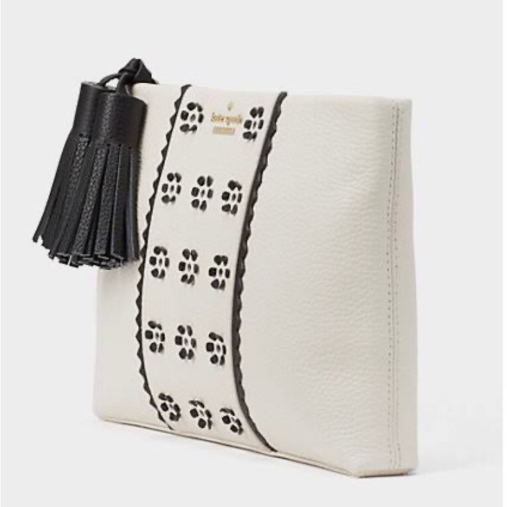 𝅺🌹 Kate Spade New York Court Shala Clutch wristlet in cement color.
